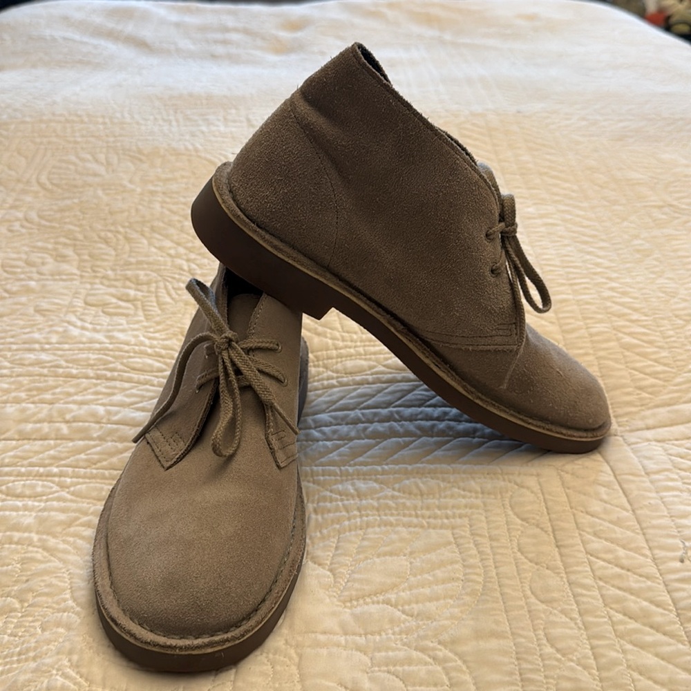 Clark’s “chukka” boots in taupe suede.  Excellent used condition.  Sz 9.5